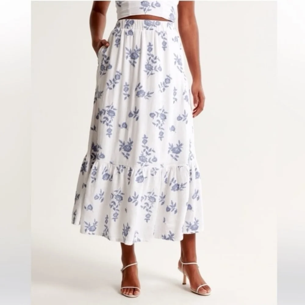 NWOT Embroidered Linen Blend Floral Tiered Maxi Dress 55% Linen - Picture 3 of 10